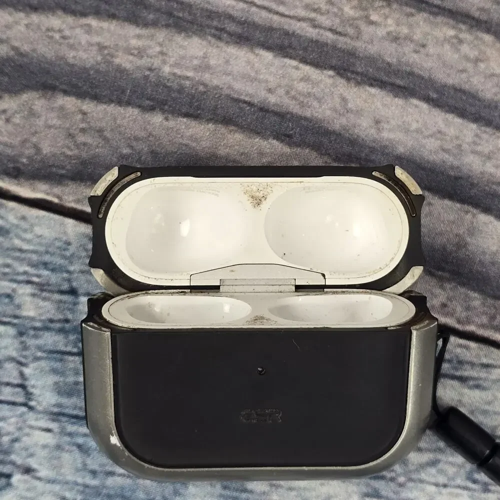 Apple AirPods Pro Charging CASE 2nd Gen USB‑C Black Removable Rubber Outer Shell